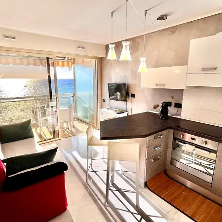 Seafront With Separate Bedroom Apartmán Menton