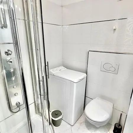 Seafront With Separate Bedroom Apartmán Menton